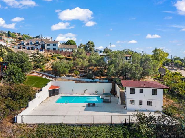 9586 Alto Dr, La Mesa CA: https://media.crmls.org/mediaz/7ab6df1b-635f-4bc6-88dd-bb546f46e4c7.jpg