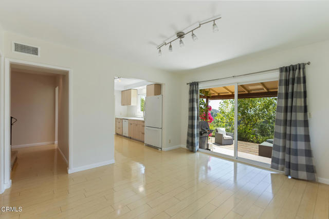 Detail Gallery Image 17 of 40 For 1932 Hilldale Dr, La Canada Flintridge,  CA 91011 - 4 Beds | 2/1 Baths