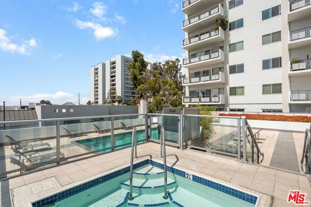 1155 N La Cienega Boulevard, West Hollywood CA: https://media.crmls.org/mediaz/7ab7a45a-1f47-4da1-bf61-80464f96ffe9.jpg