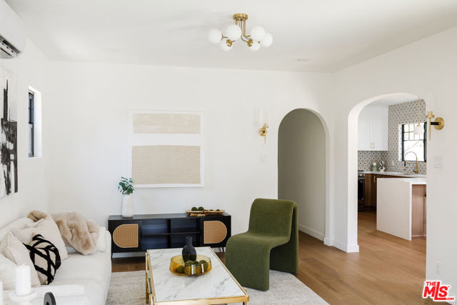 2353 Lucerne Avenue, Los Angeles CA: https://media.crmls.org/mediaz/7ab83d55-bbfa-4622-83f0-a907c8888eed.jpg