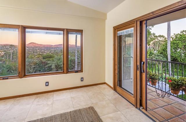 Detail Gallery Image 16 of 28 For 2202 Mountain Vista Dr, Encinitas,  CA 92024 - 5 Beds | 3/1 Baths