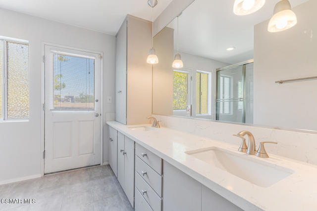 18854 Edleen Drive, Tarzana CA: https://media.crmls.org/mediaz/7ab88060-5bec-4b55-9b12-2b698eb96d21.jpg
