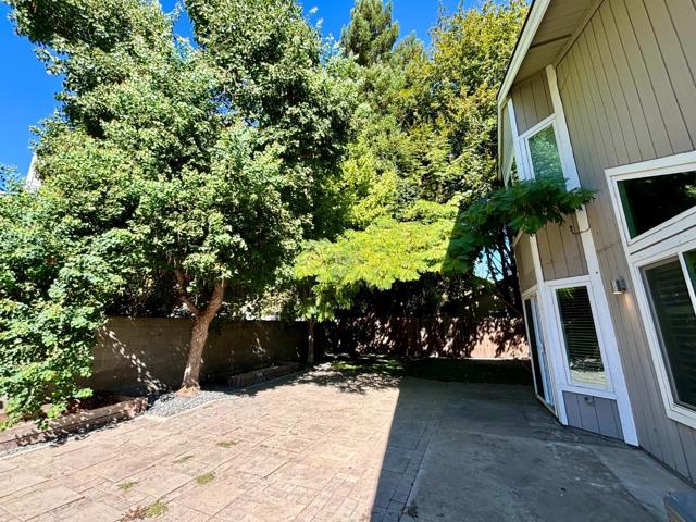7592 Deltawind Drive, Sacramento CA: https://media.crmls.org/mediaz/7ab9ab3a-204a-4993-924f-41b41982734f.jpg