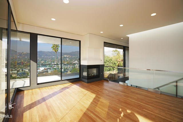 1325 Linda Rosa Avenue, Los Angeles CA: https://media.crmls.org/mediaz/7aba5be2-300c-487e-9b71-7f2088f2f43a.jpg