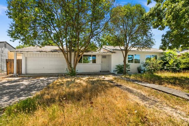 212 E Longview Avenue, Stockton CA: https://media.crmls.org/mediaz/7abab625-ebba-4ff4-9445-56d05bba73c3.jpg
