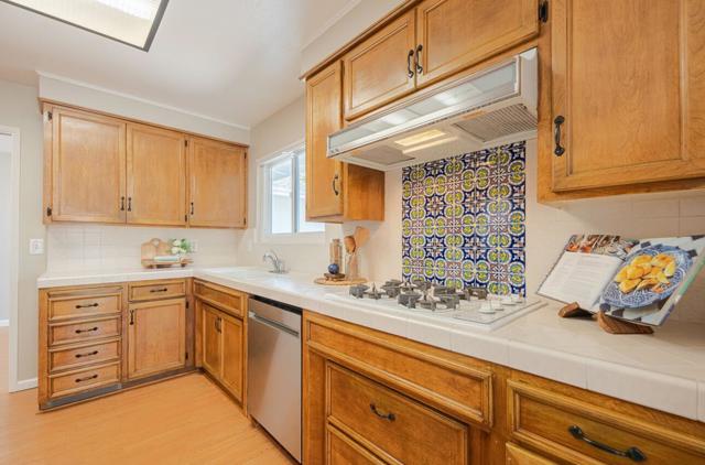 1244 La Mirada Drive, Salinas CA: https://media.crmls.org/mediaz/7abace0e-a6d6-41ac-9c66-a4ae29b74415.jpg