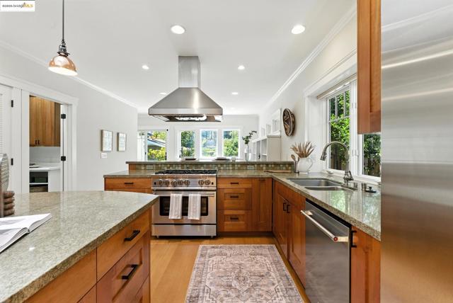 1020 Channing Ave, Palo Alto CA: https://media.crmls.org/mediaz/7abb24f2-de16-4780-baae-efeab7c9e8d9.jpg