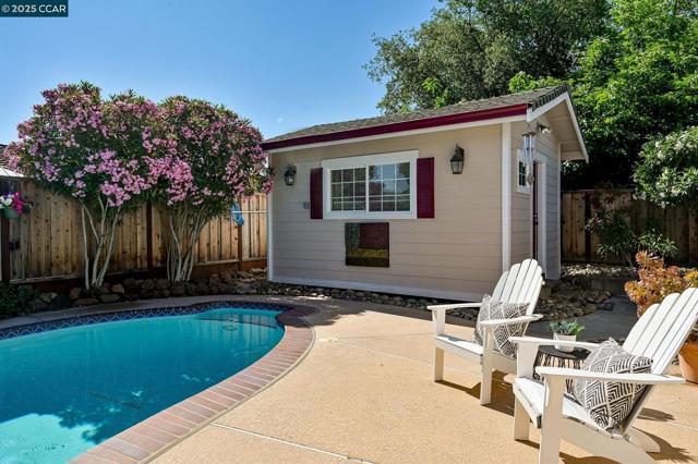 427 Dale Rd, Martinez CA: https://media.crmls.org/mediaz/7abbc1db-1c00-4a20-b86a-11aed3de0b9b.jpg