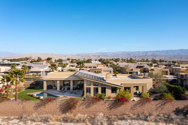 13 Via Montagna, Rancho Mirage CA: https://media.crmls.org/mediaz/7abbcf7c-0f90-4185-abd2-f73950ef974f.jpg