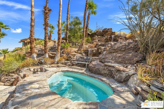13 Cahuilla Hills Drive, Palm Springs CA: https://media.crmls.org/mediaz/7abbf240-0936-41b4-9884-9bc61a4925ca.jpg