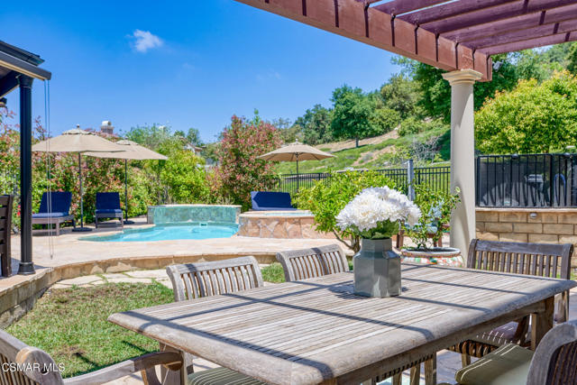 650 Astera Court, Newbury Park CA: https://media.crmls.org/mediaz/7abc9b7f-fcaf-487f-9fe5-321fc39dcb64.jpg