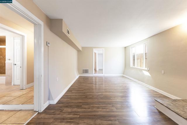 535 34th Street, Richmond CA: https://media.crmls.org/mediaz/7abd2195-0763-4f28-86f0-ba0570f88149.jpg