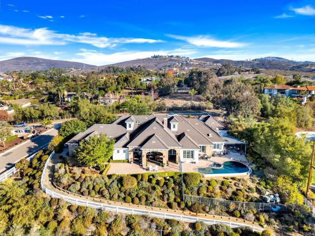 3401 Adams Run, Encinitas CA: https://media.crmls.org/mediaz/7abe7061-6a7f-49e4-af7b-2a21c716e48a.jpg