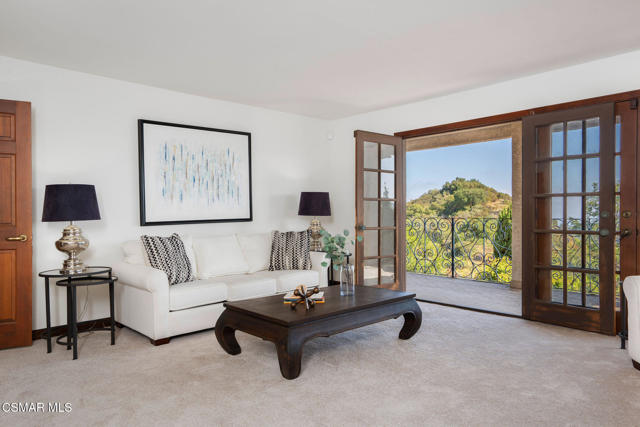 2457 Angelo Drive, Los Angeles CA: https://media.crmls.org/mediaz/7abea896-744c-47ac-8531-256cc5d51d29.jpg