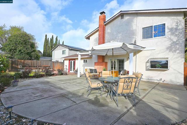 1677 6Th St, Concord CA: https://media.crmls.org/mediaz/7ac03d95-0879-4f8e-a653-f5becca1a5c6.jpg