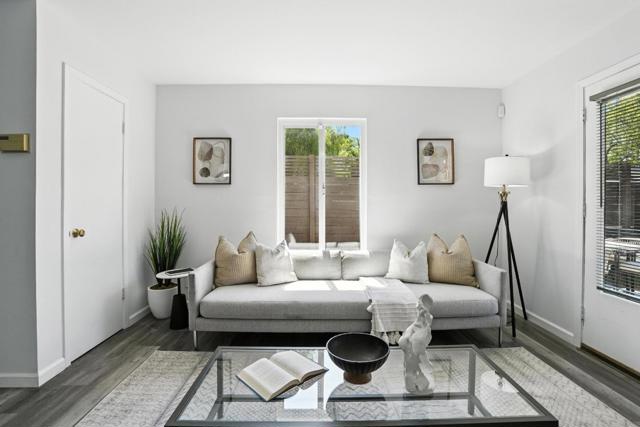 946 Laguna Avenue, Burlingame CA: https://media.crmls.org/mediaz/7ac06060-8f78-4e79-ae1d-e804f5e4d3b4.jpg