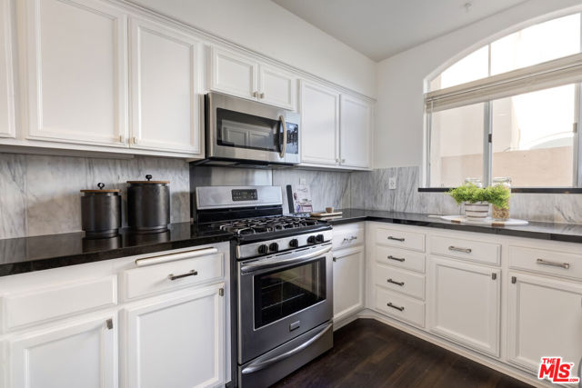1630 E Palm Avenue, El Segundo CA: https://media.crmls.org/mediaz/7ac0853b-3fae-472b-b61e-bb4659c9bb78.jpg