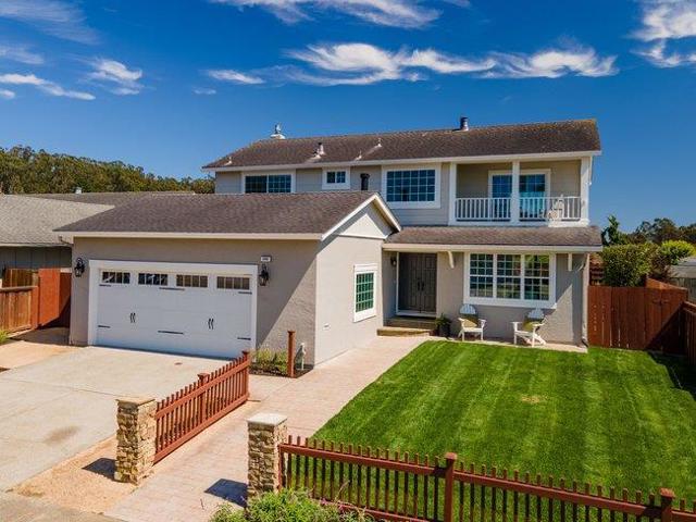340 Shelter Cove Drive, El Granada CA: https://media.crmls.org/mediaz/7ac0d46f-c6d2-4115-85d2-4fb00a680dd1.jpg