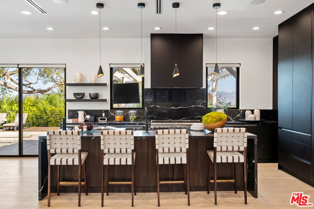 19536 Wells Drive, Tarzana CA: https://media.crmls.org/mediaz/7ac1044f-1c68-4f86-a962-57df9993ab39.jpg