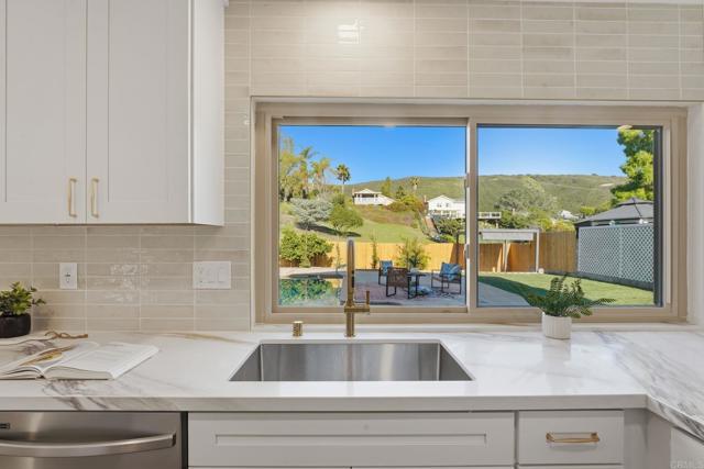 Detail Gallery Image 8 of 42 For 13879 Paseo Cardiel, San Diego,  CA 92129 - 4 Beds | 2/1 Baths