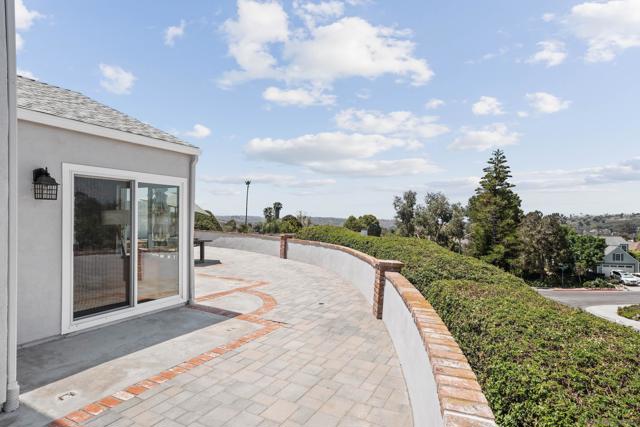 4503 Carnaby, Carlsbad CA: https://media.crmls.org/mediaz/7ac1d5d0-09e3-437d-b6af-87d12084d284.jpg
