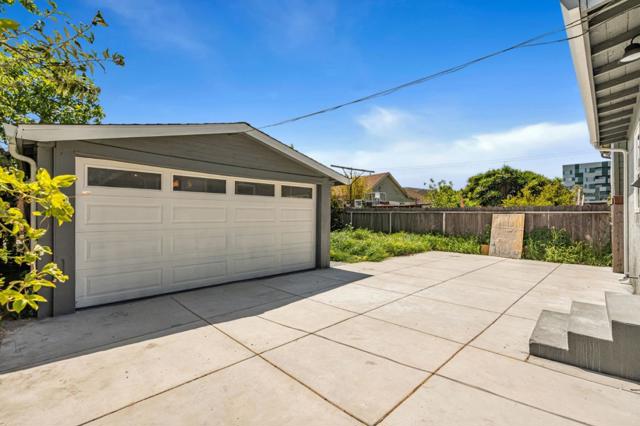 1081 65th Street, Emeryville CA: https://media.crmls.org/mediaz/7ac1dfb1-6ee8-44ca-b4d5-c22cfa95a2fd.jpg
