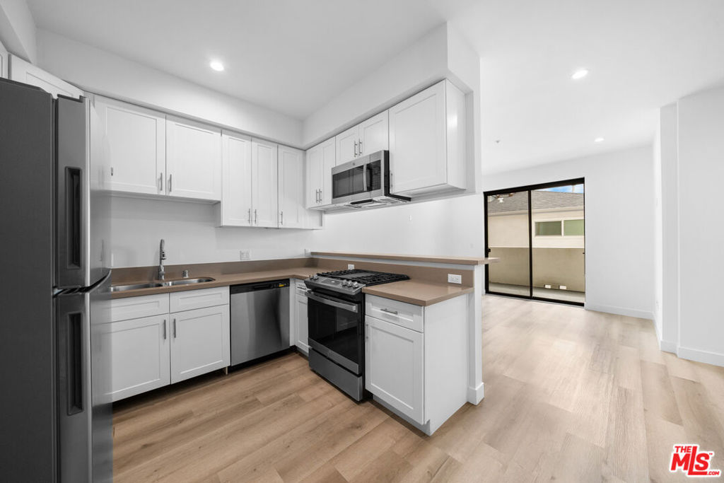 5612 Lexington Avenue #204