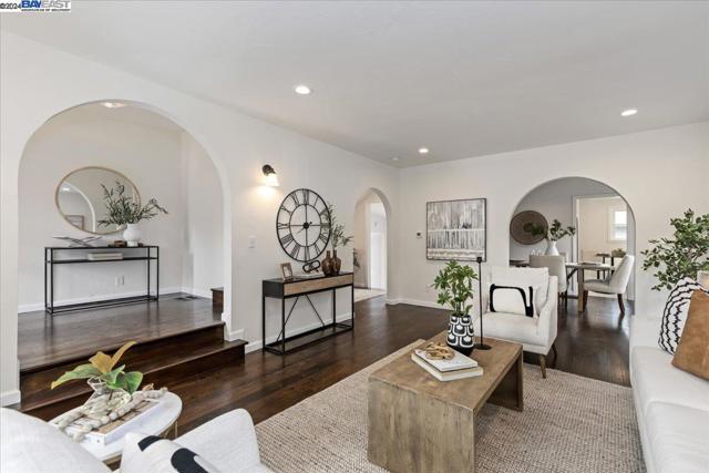 955 Virginia St, Berkeley CA: https://media.crmls.org/mediaz/7ac2f7de-0177-4088-a2f4-d1144b5e7185.jpg