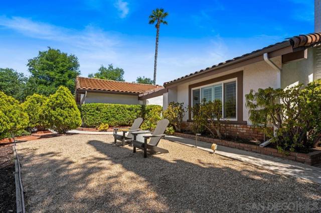 17109 Cloudcroft Dr, Poway CA: https://media.crmls.org/mediaz/7ac30c40-9484-48da-800f-628186a27bf6.jpg