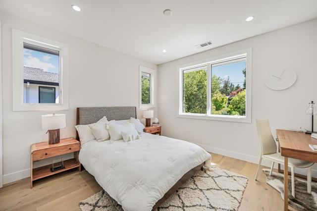 980 Lucky Avenue, Menlo Park CA: https://media.crmls.org/mediaz/7ac37396-c996-42ce-a93c-b2dcedad2826.jpg