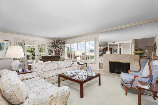 5353 Westknoll Dr, San Diego CA: https://media.crmls.org/mediaz/7ac37a09-7ab6-4f43-8908-02d6a4425f66.jpg