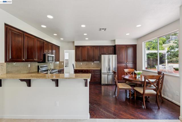 Image 13 of 51 For 25318 Buckeye Dr