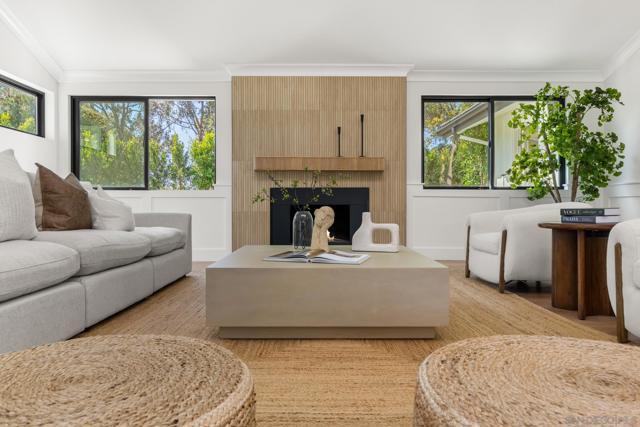 2975 Woodford Drive, La Jolla CA: https://media.crmls.org/mediaz/7ac41727-334e-47ec-bd58-f0403d3afb1d.jpg