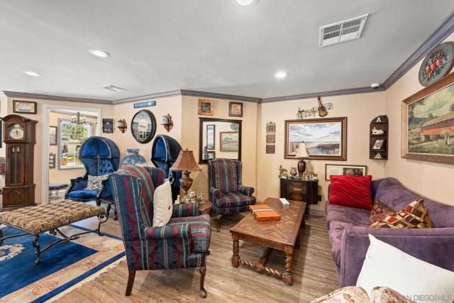 2150 Camino De La Reina, San Diego CA: https://media.crmls.org/mediaz/7ac435e9-9538-47e8-8d85-074e914be931.jpg