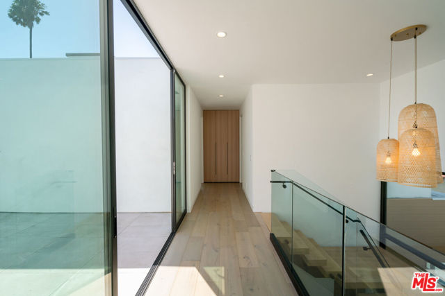 444 N Kings Road, Los Angeles CA: https://media.crmls.org/mediaz/7ac45dd4-431a-49f0-baef-302b8943a1b2.jpg