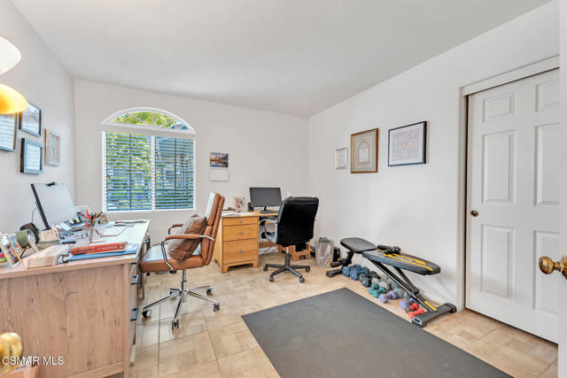 5050 Golden Nugget Way, Oak Park CA: https://media.crmls.org/mediaz/7ac47ac2-2e05-4889-ac72-81b98062bd1c.jpg