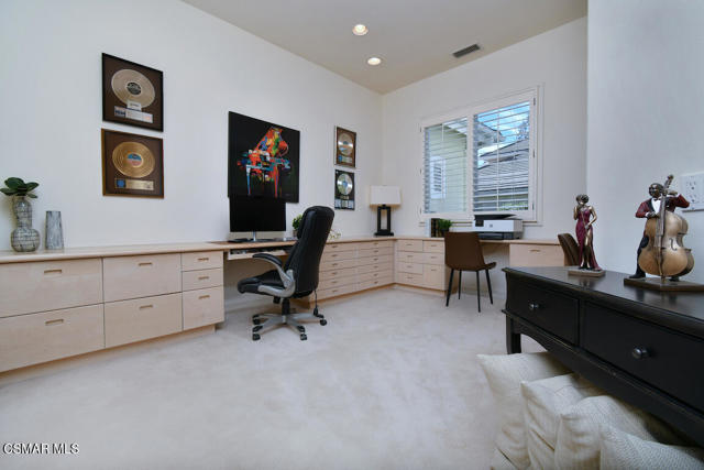 31775 Oak Ranch Court, Westlake Village CA: https://media.crmls.org/mediaz/7ac4b487-b354-4214-ad86-d8b1950672fb.jpg