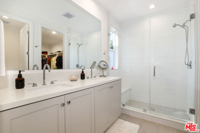 1741 S S Marvin Ave, Los Angeles CA: https://media.crmls.org/mediaz/7ac54a0e-3ba2-40dd-87fd-ddec6faf2dba.jpg