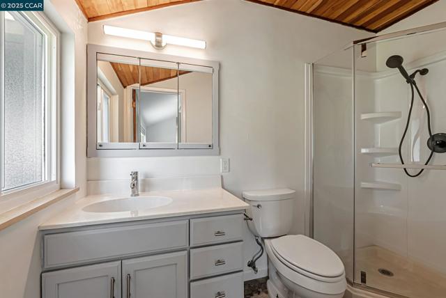 5891 Caulfield Dr, Clayton CA: https://media.crmls.org/mediaz/7ac58122-de96-409d-83cb-69b0d5c45797.jpg
