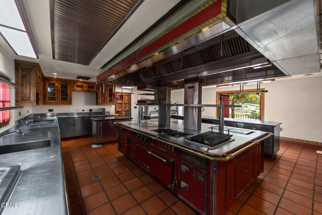 Detail Gallery Image 47 of 75 For 2940 Kuehner Dr, Simi Valley,  CA 93063 - 57 Beds | 40 Baths