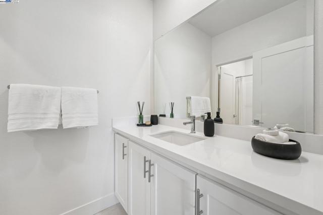 5860 Midnight Place, Dublin CA: https://media.crmls.org/mediaz/7ac65623-8399-4309-abed-31969975999d.jpg