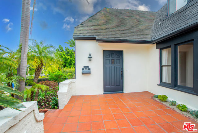 449 S Citrus Avenue, Los Angeles CA: https://media.crmls.org/mediaz/7ac66037-d5d1-44d3-997a-4c7ab362c405.jpg