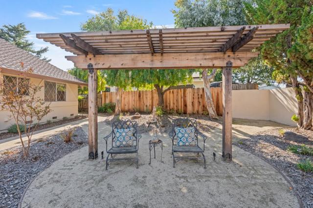 35 Rays Circle, Hollister CA: https://media.crmls.org/mediaz/7ac6d393-49c2-4cea-9fa5-6d9953c0a5d7.jpg