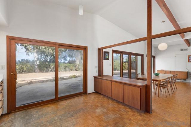 8415 Sugarman Dr, La Jolla CA: https://media.crmls.org/mediaz/7ac7b601-c986-416e-b165-fee214d77bf7.jpg