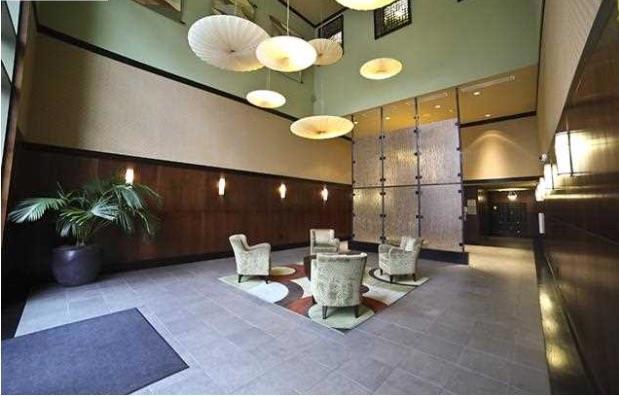 423 7th Street, Oakland CA: https://media.crmls.org/mediaz/7ac82b16-c8a5-47d4-a064-34f900bd419e.jpg