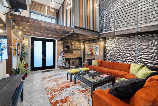 350 11Th Ave, San Diego CA: https://media.crmls.org/mediaz/7ac94294-9217-483c-b128-01e615fa20de.jpg