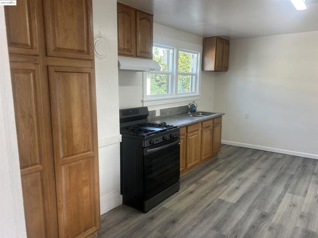 2618 E 20Th St, Oakland CA: https://media.crmls.org/mediaz/7aca6cba-a2ba-479f-8c33-3ef9afe7afbb.jpg