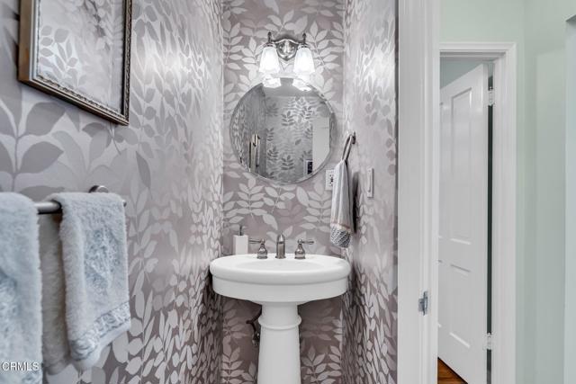 1313 E Palm Street, Altadena CA: https://media.crmls.org/mediaz/7aca7997-ab7b-4aa6-973c-8fbd9802bc54.jpg