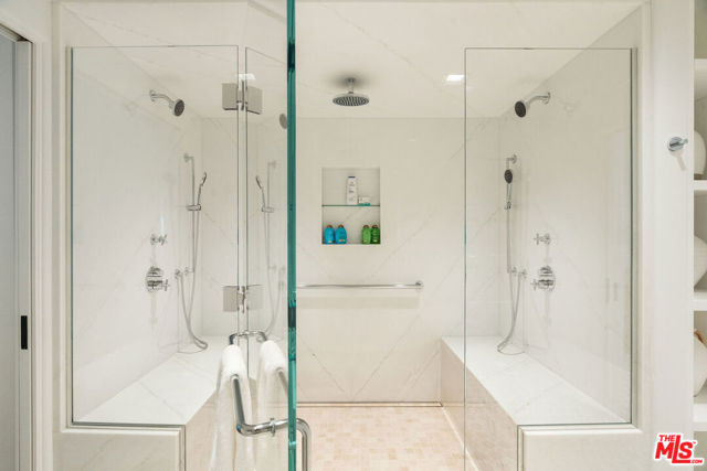 Image 38 of 72 For 705 Palisades Beach Road