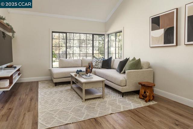 311 Valley High Dr, Pleasant Hill CA: https://media.crmls.org/mediaz/7acad032-10a9-4b07-932d-6461e0aa7d4b.jpg
